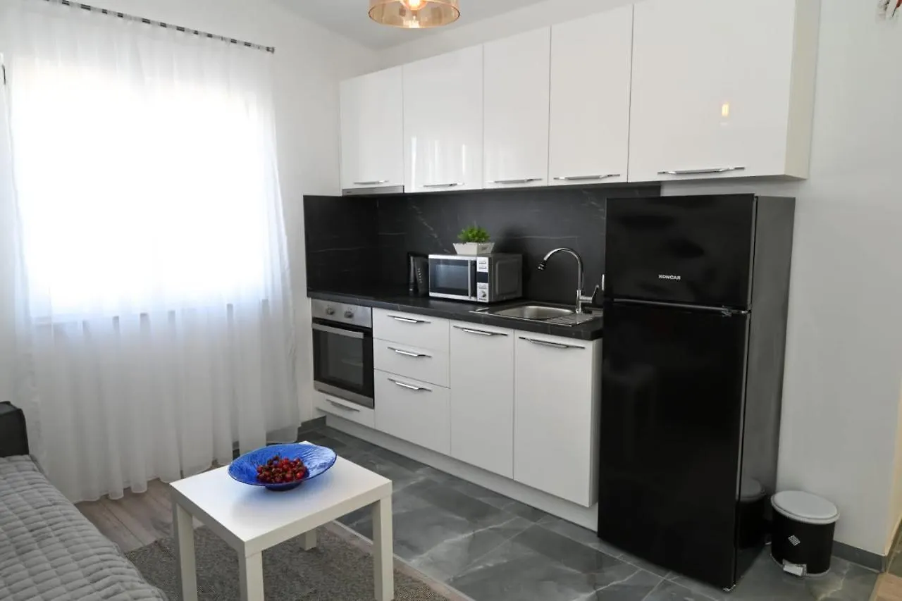 Apartments Astoria Vir