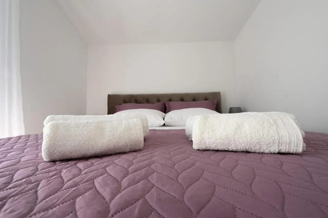 Apartments Astoria Vir